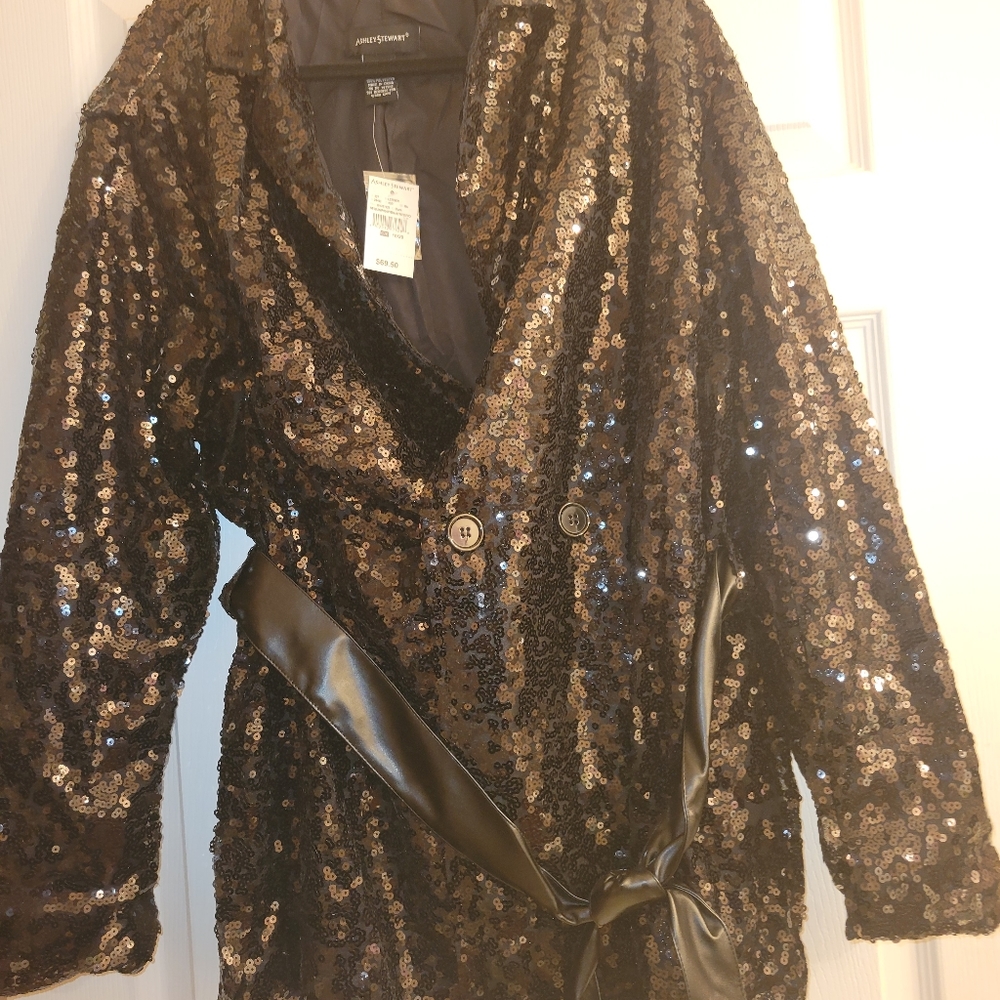 Blazer - Picture 4 of 5